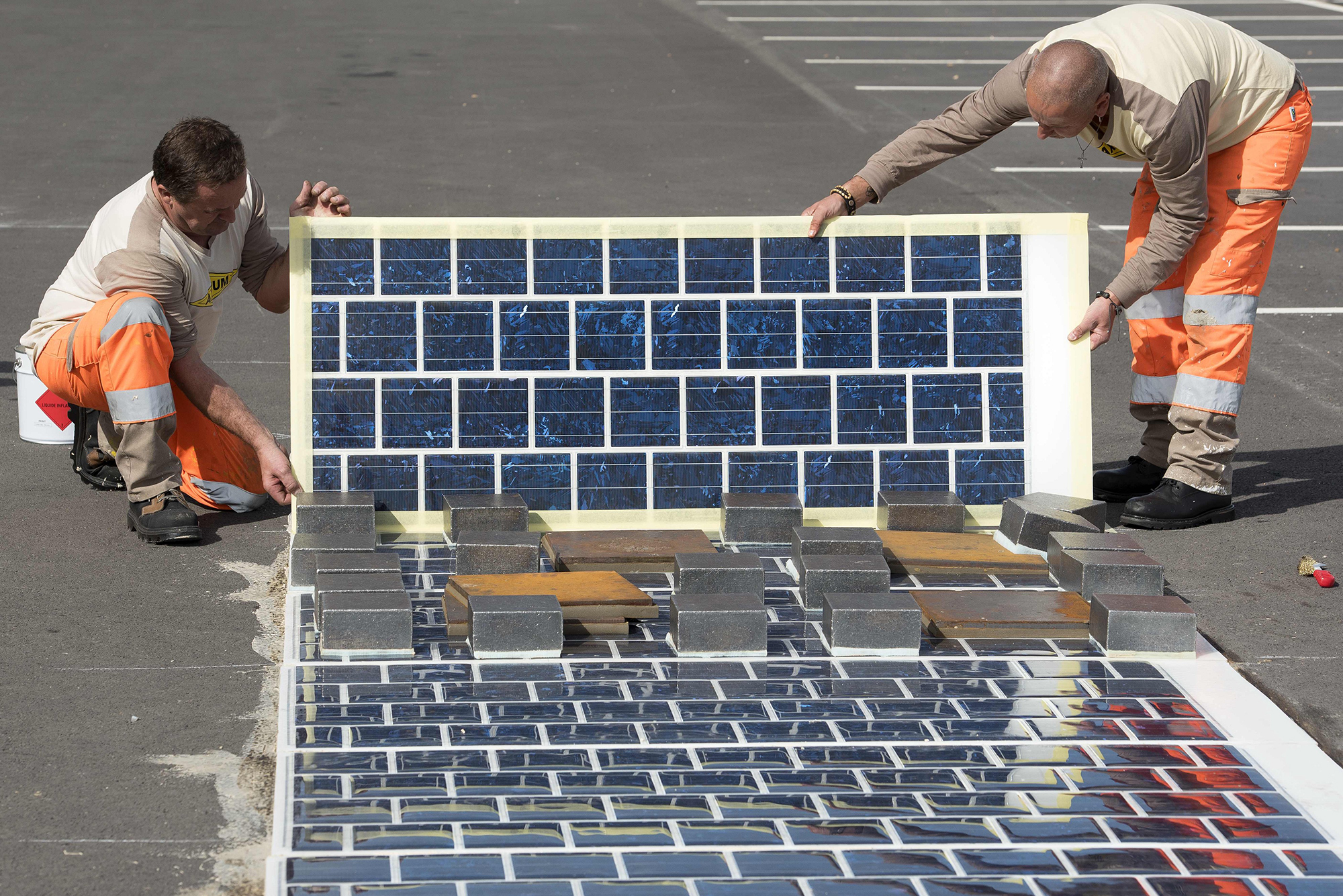 applicazione pannelli solari su strada